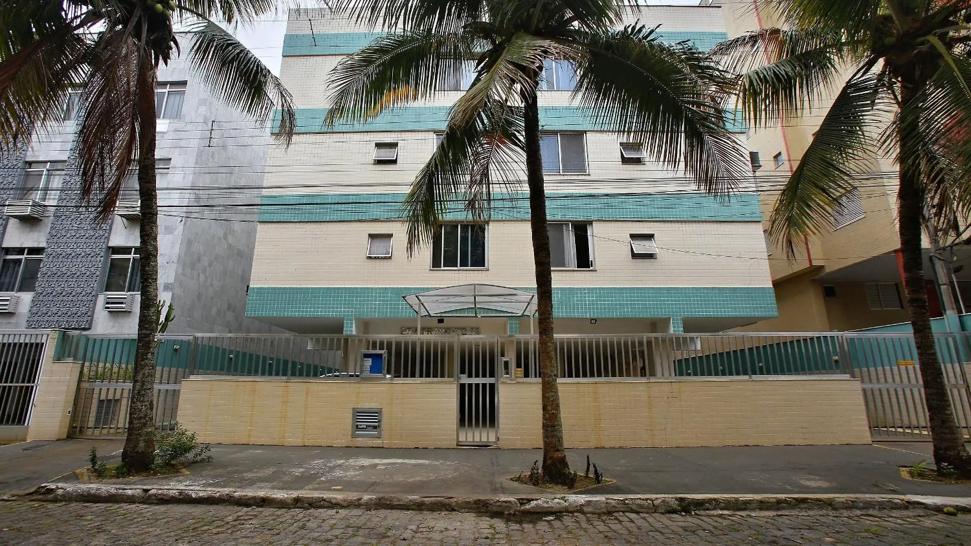 50 M Da Praia Do Forte Cabo Frio Rj, 2 Quartos Sendo Que 1 Com Ar Condicionado ,Cozinha ,2 Banheiros, Garagem Wi Fi