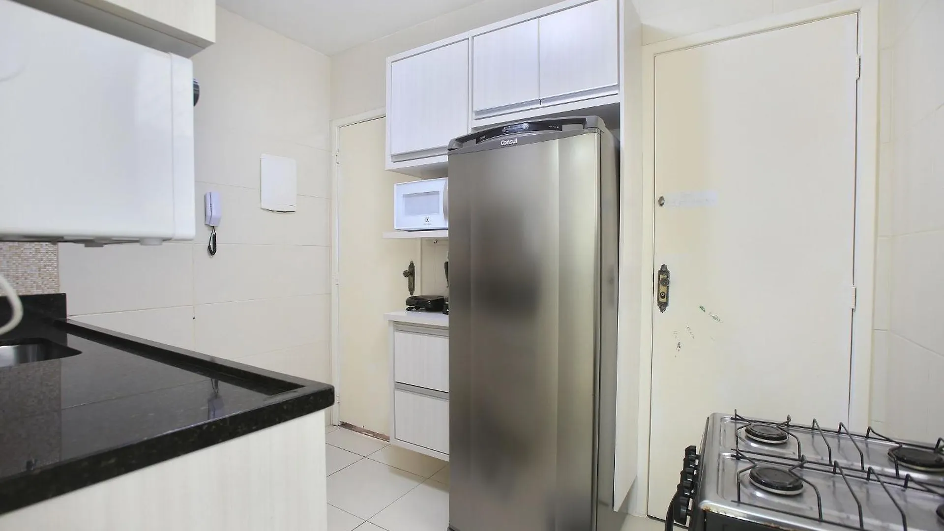 50 M Da Praia Do Forte Cabo Frio Rj, 2 Quartos Sendo Que 1 Com Ar Condicionado ,Cozinha ,2 Banheiros, Garagem Wi Fi 0*,