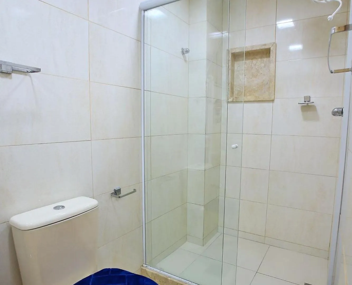 Apartamento 50 M Da Praia Do Forte Cabo Frio Rj, 2 Quartos Sendo Que 1 Com Ar Condicionado ,Cozinha ,2 Banheiros, Garagem Wi Fi