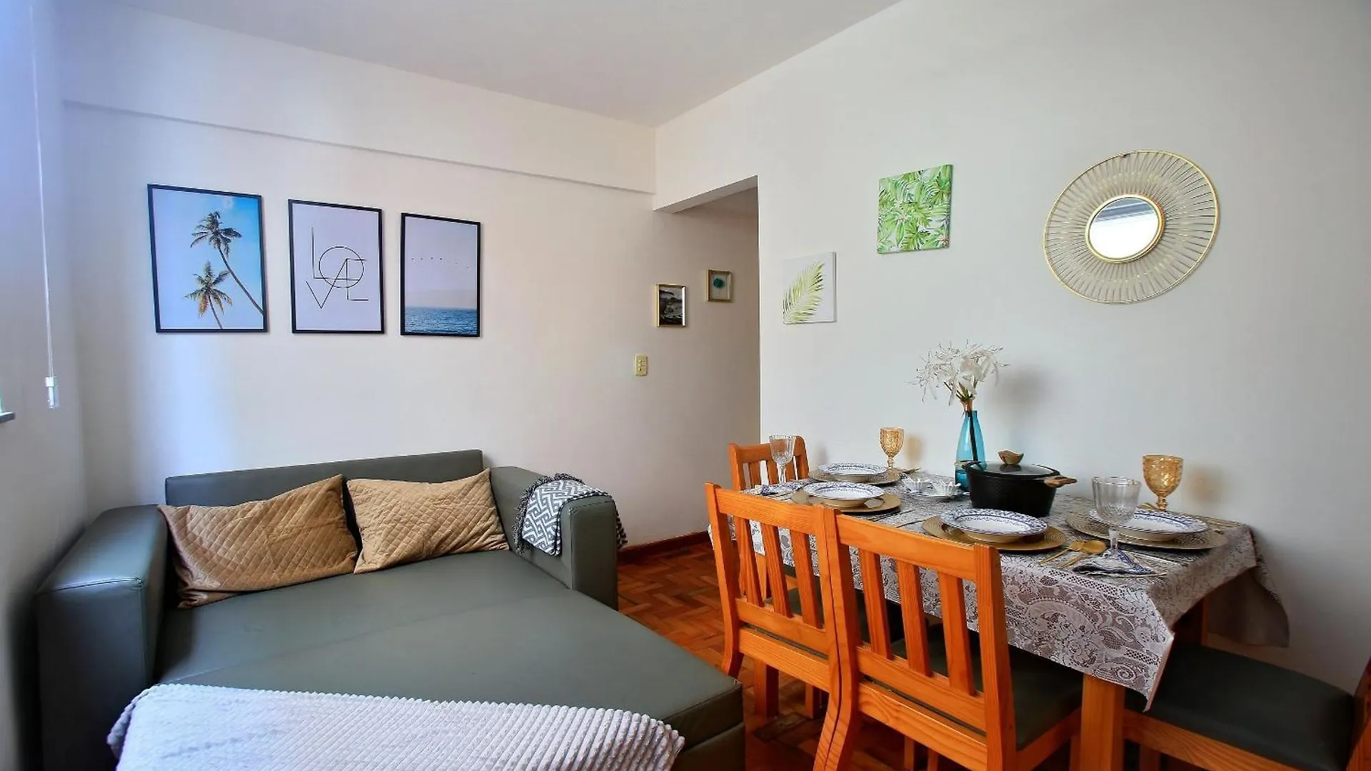 Apartamento 50 M Da Praia Do Forte Cabo Frio Rj, 2 Quartos Sendo Que 1 Com Ar Condicionado ,Cozinha ,2 Banheiros, Garagem Wi Fi