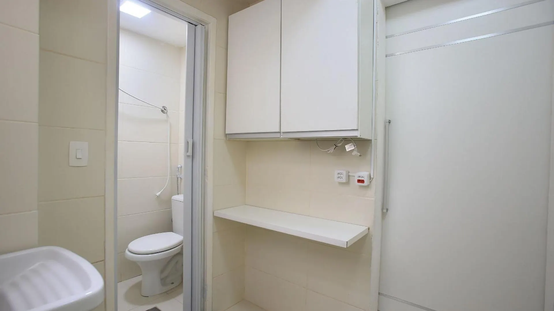 50 M Da Praia Do Forte Cabo Frio Rj, 2 Quartos Sendo Que 1 Com Ar Condicionado ,Cozinha ,2 Banheiros, Garagem Wi Fi