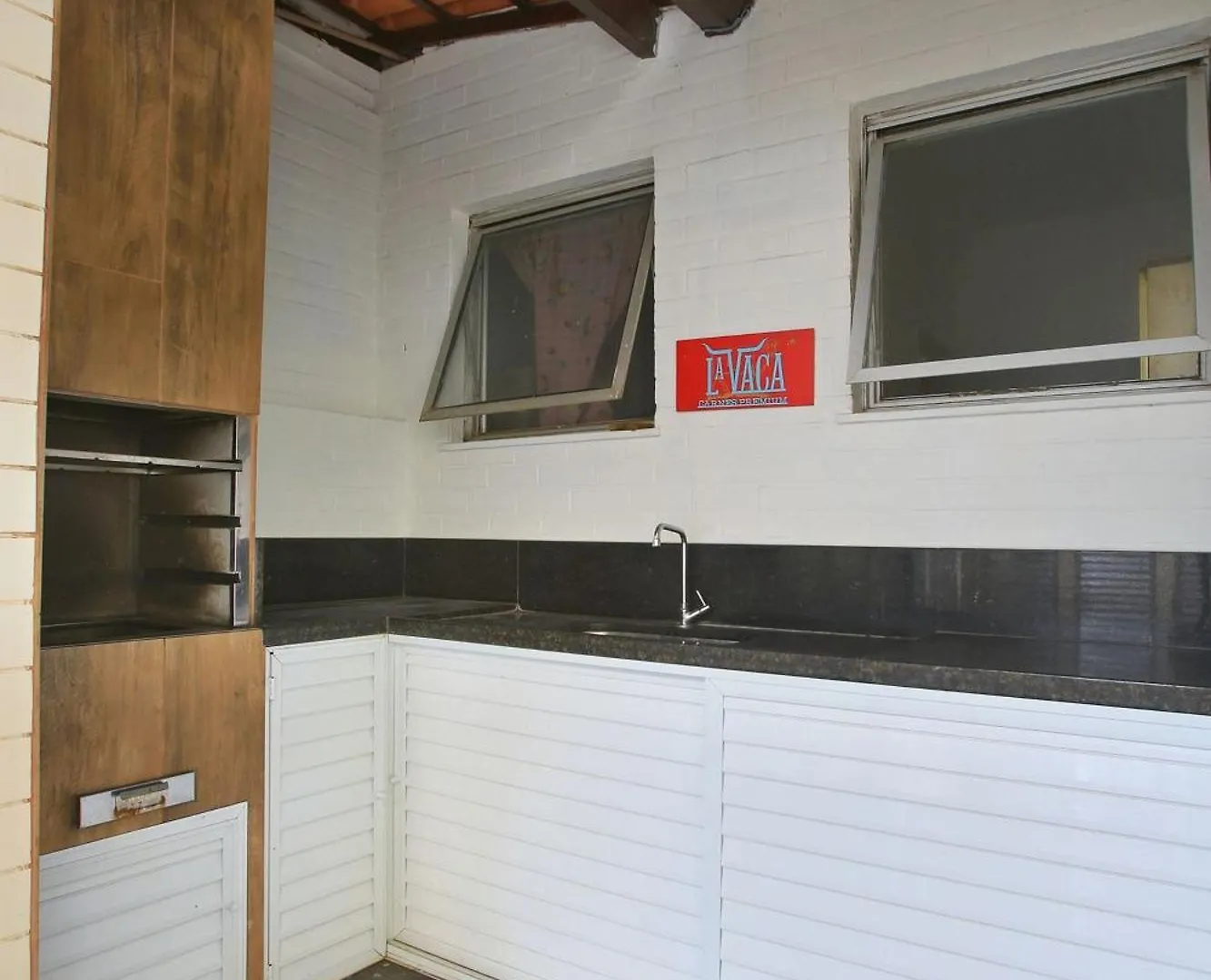 50 M Da Praia Do Forte Cabo Frio Rj, 2 Quartos Sendo Que 1 Com Ar Condicionado ,Cozinha ,2 Banheiros, Garagem Wi Fi 0*,  Brazil
