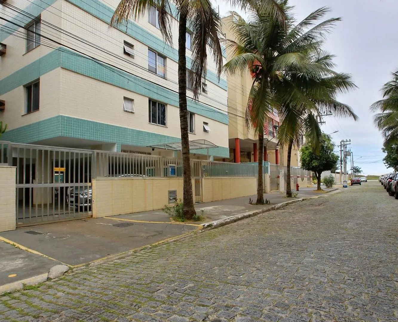 Apartment 50 M Da Praia Do Forte Cabo Frio Rj, 2 Quartos Sendo Que 1 Com Ar Condicionado ,Cozinha ,2 Banheiros, Garagem Wi Fi