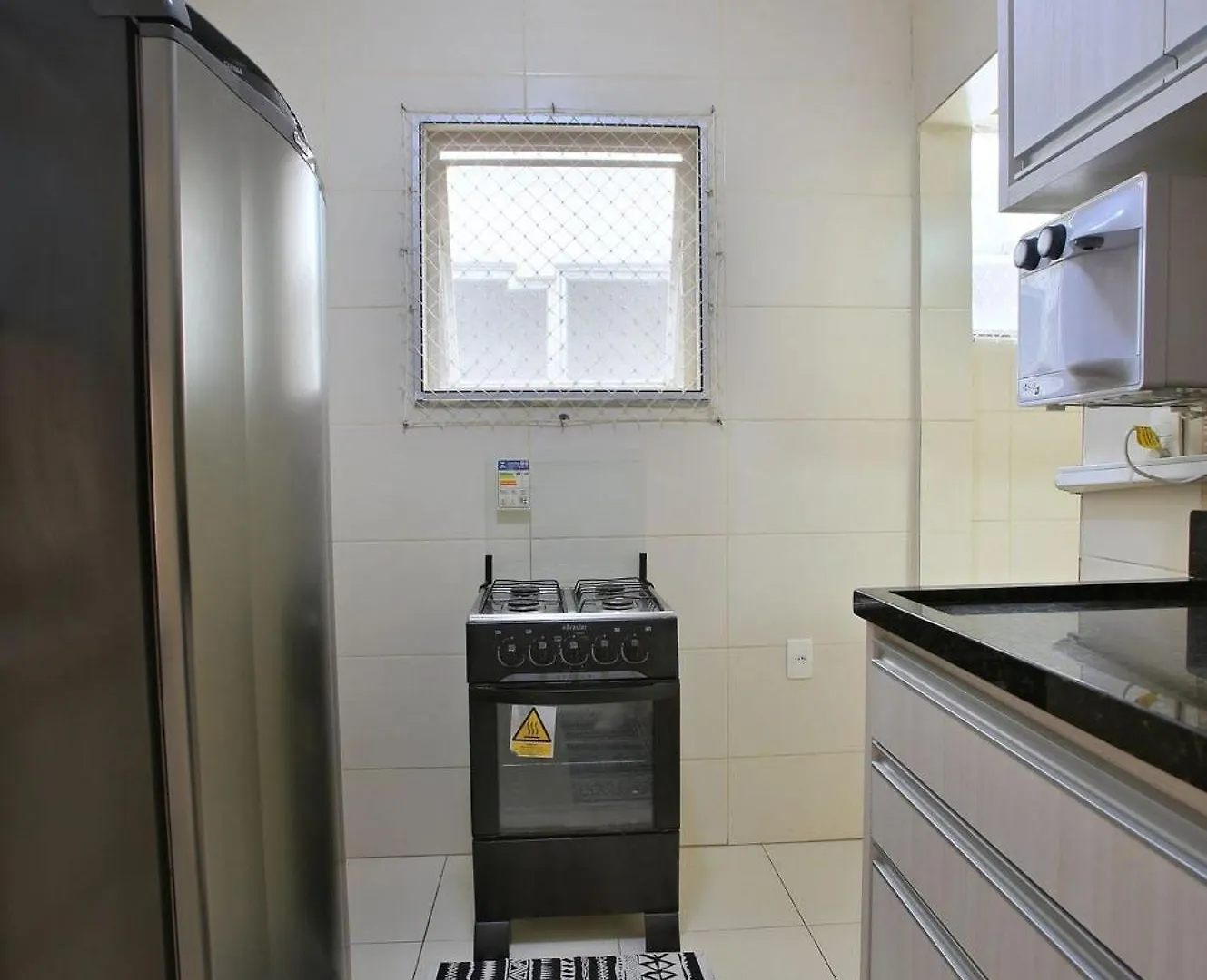 Apartment 50 M Da Praia Do Forte Cabo Frio Rj, 2 Quartos Sendo Que 1 Com Ar Condicionado ,Cozinha ,2 Banheiros, Garagem Wi Fi